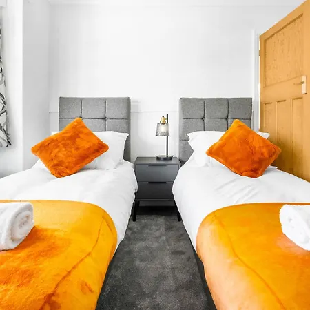 Modern Stylish Home, Garden, Parking, Wifi Families Contractors Birmingham