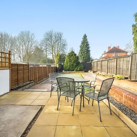 Modern Stylish Home, Garden, Parking, Wifi Families Contractors * Birmingham