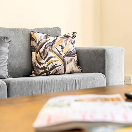 Modern Stylish Home, Garden, Parking, Wifi Families Contractors