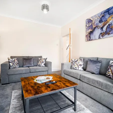Hébergement de vacances Modern Stylish Home, Garden, Parking, Wifi Families Contractors