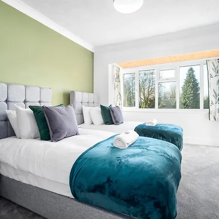 Modern Stylish Home, Garden, Parking, Wifi Families Contractors Hébergement de vacances