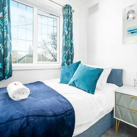 Modern Stylish Home, Garden, Parking, Wifi Families Contractors Hébergement de vacances *