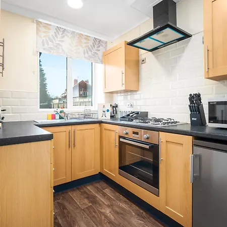 Modern Stylish Home, Garden, Parking, Wifi Families Contractors Birmingham