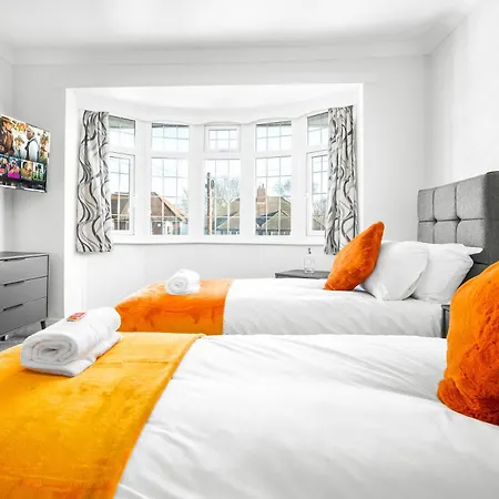 Modern Stylish Home, Garden, Parking, Wifi Families Contractors Hébergement de vacances