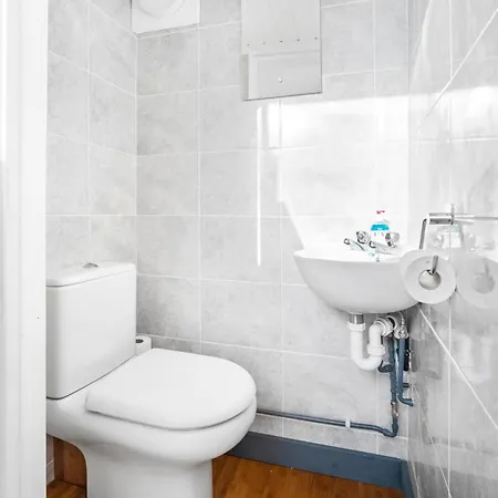 Modern Stylish Home, Garden, Parking, Wifi Families Contractors Hébergement de vacances *